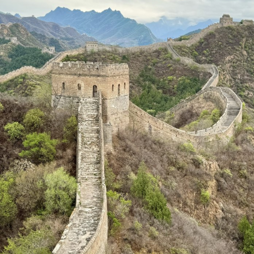 What are the challenges of visiting the Great Wall without a tour?