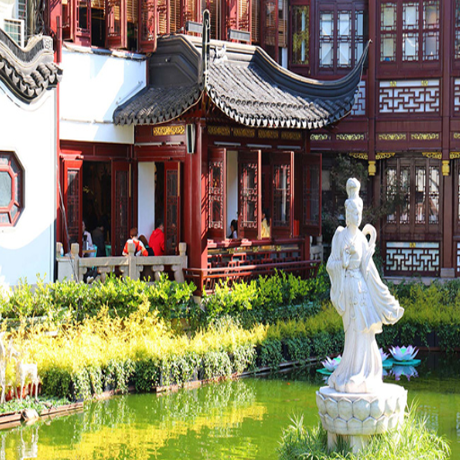 What can visitors experience in the Yu Garden Bazaar?