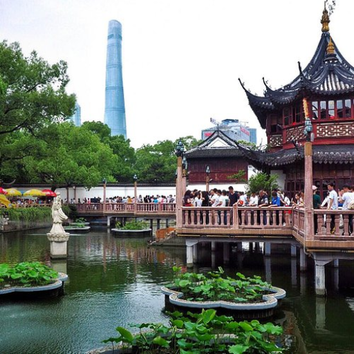 What are the must-visit traditional gardens and temples in Shanghai