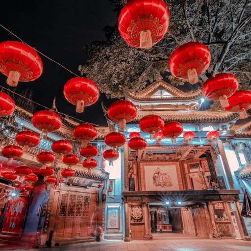 How can I experience Chengdu's nightlife and entertainment