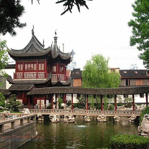 What are the must-see attractions in Shanghai?