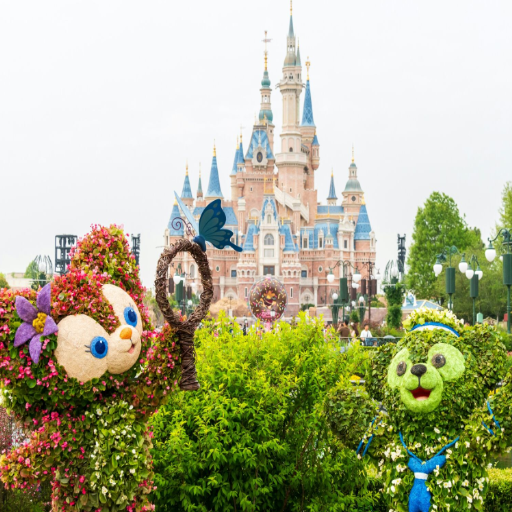 What are some family-friendly attractions in Shanghai?