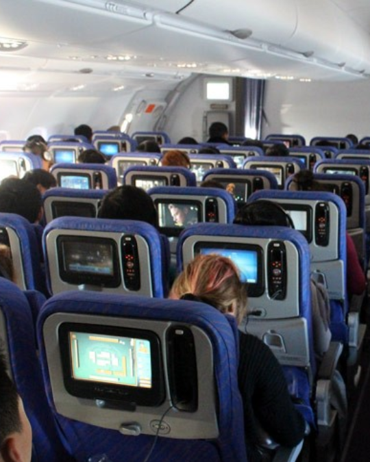 What amenities are offered on China Southern Airlines flights from Delhi to Guangzhou