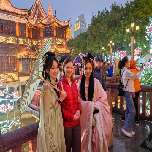 Does Shanghai have a lot of tourists_