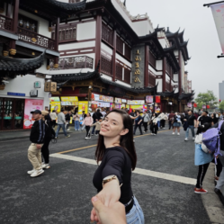 Does Shanghai have a lot of tourists_