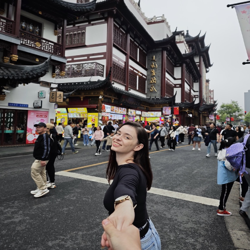 Does Shanghai have a lot of tourists_