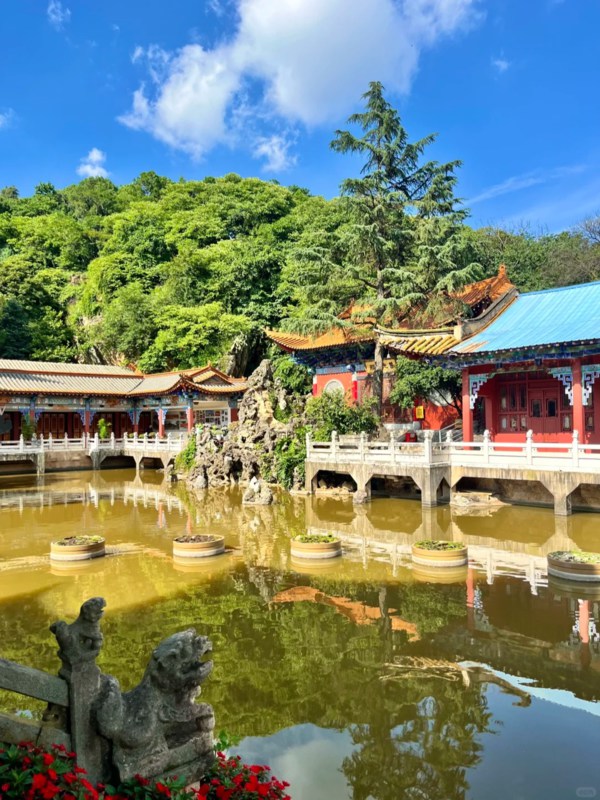 Water in Yuantong Temple