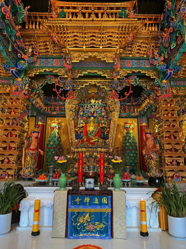 Inside of Yuantong Temple