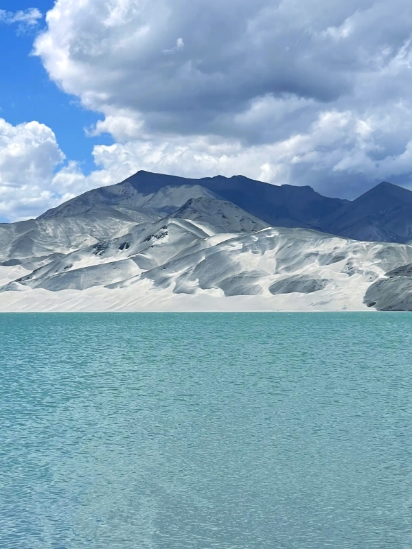 White Sand Mountain & White Sand Lake
