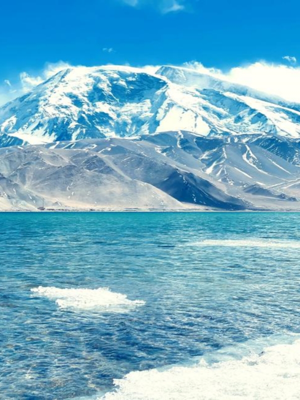 Karakul Lake