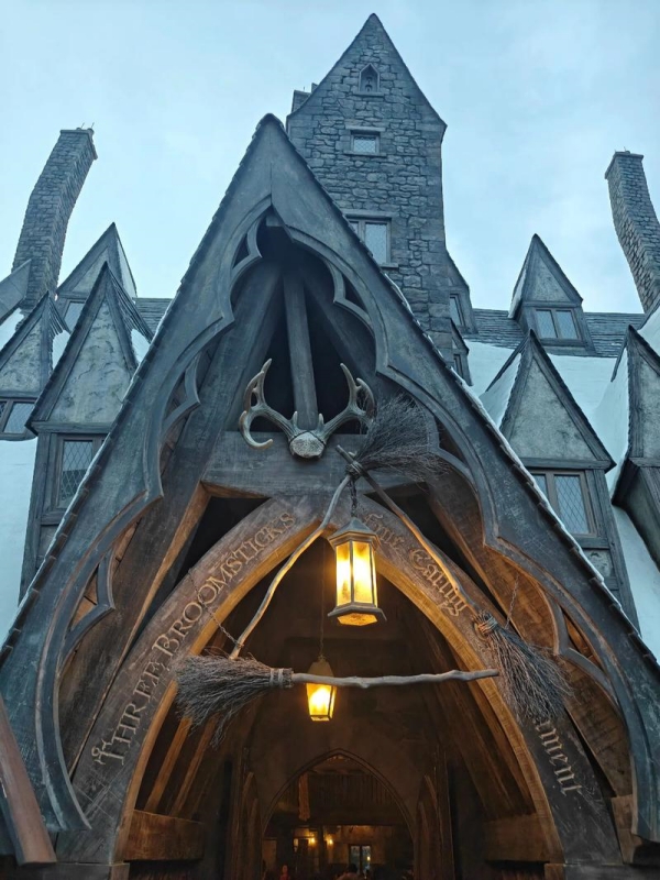 The Three Broomsticks Holiday Feast
