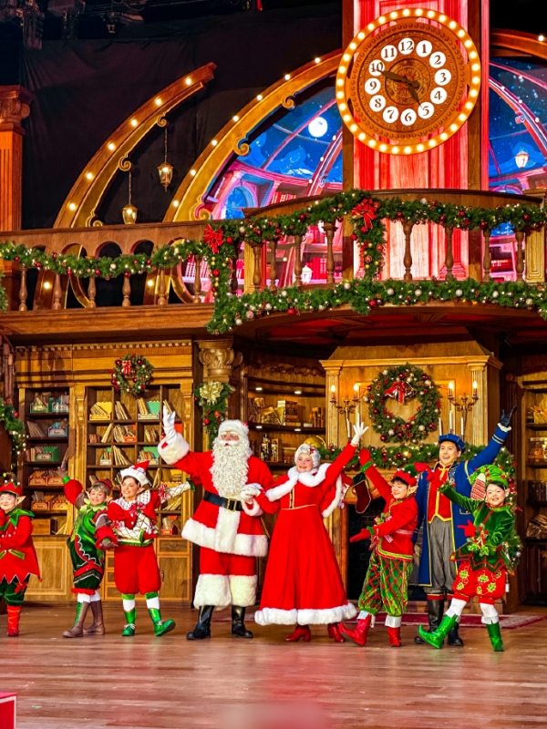 Santa Claus & Mrs. Claus