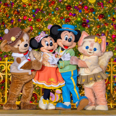 Christmas in Shanghai Disneyland 2025