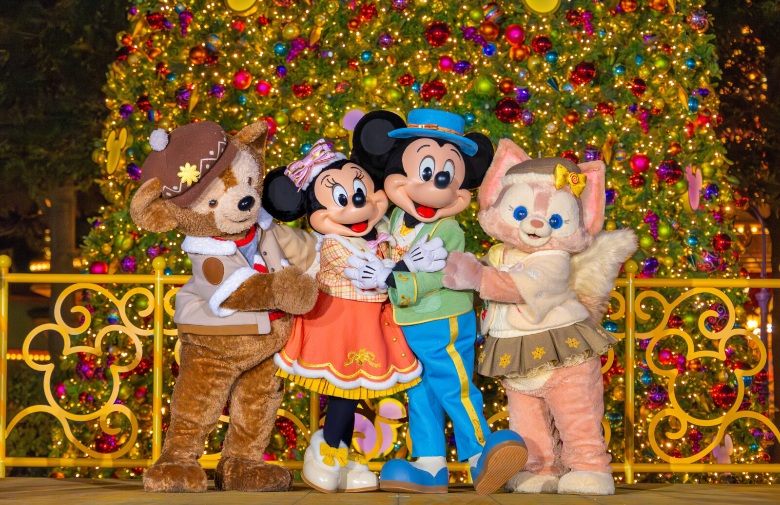 Christmas in Shanghai Disneyland 2025