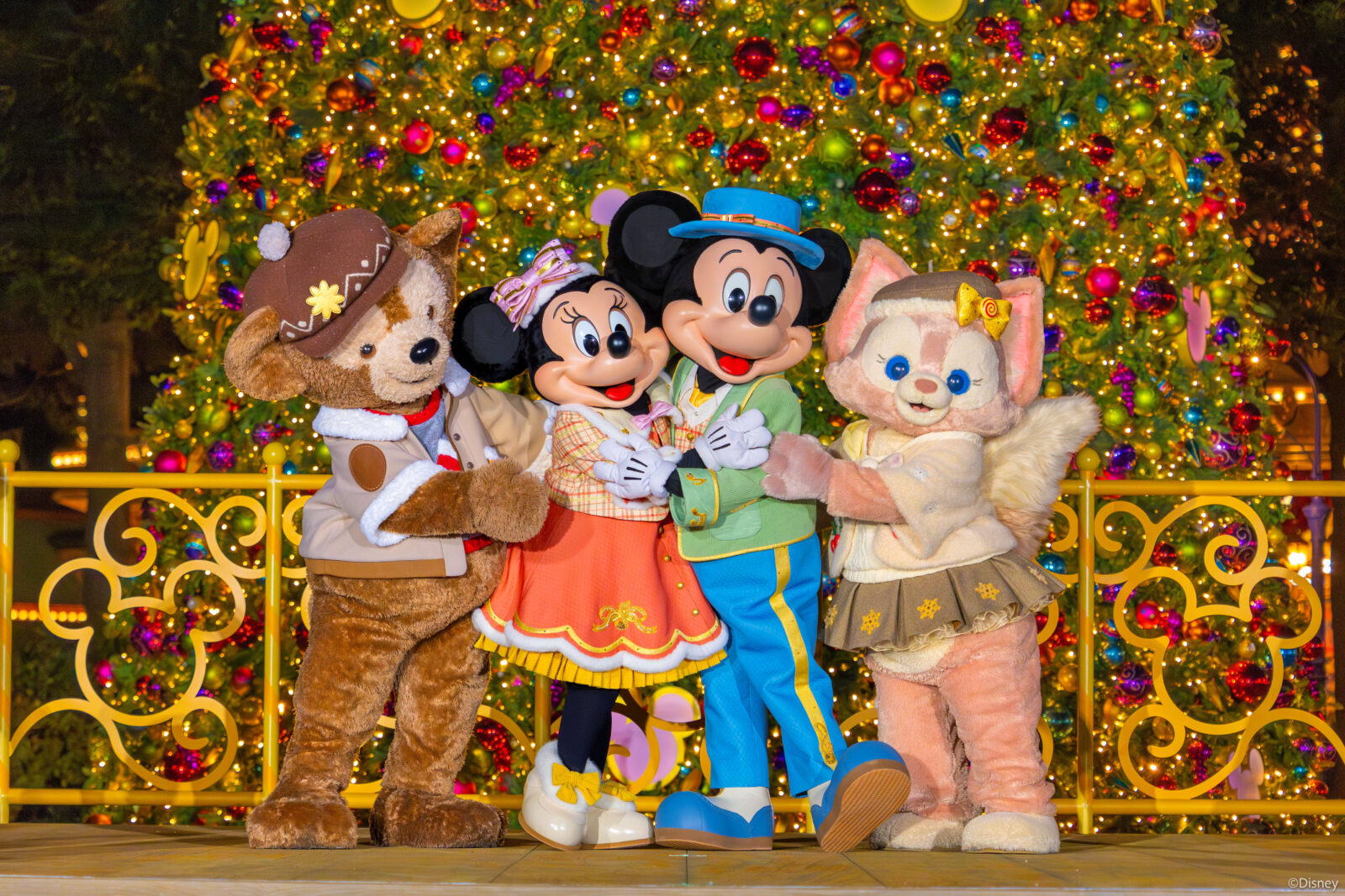 Christmas in Shanghai Disneyland 2025