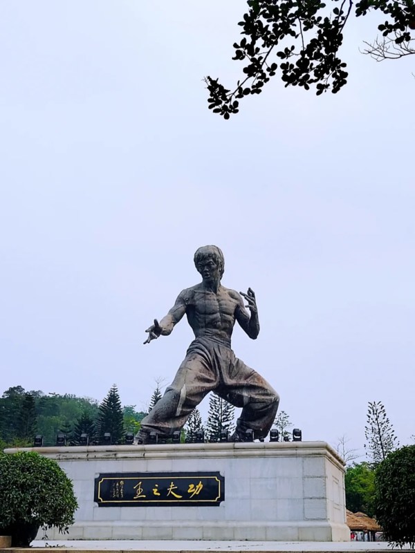 Sculpture in Bruce Lee House