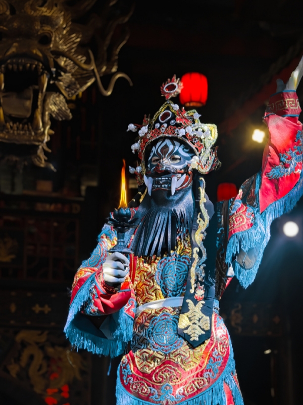 Fire-breathing Perform