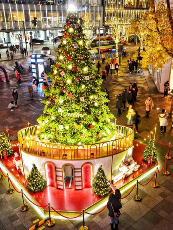 Taikoo Li Christmas Tree