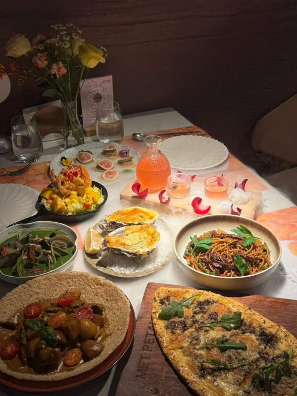 MetPetal by the Ferris Wheel