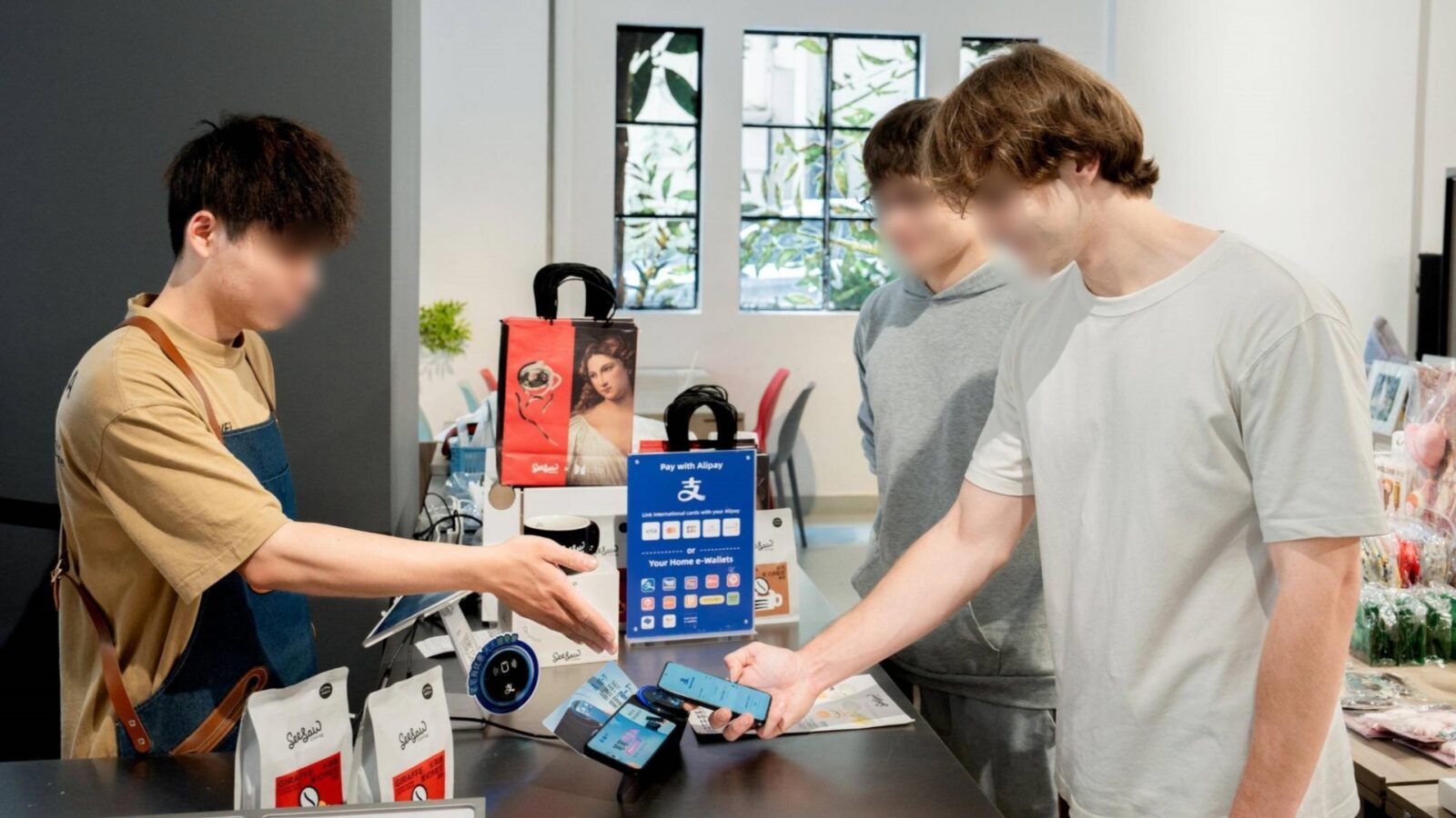 How to Avoid International Card Fees on Alipay