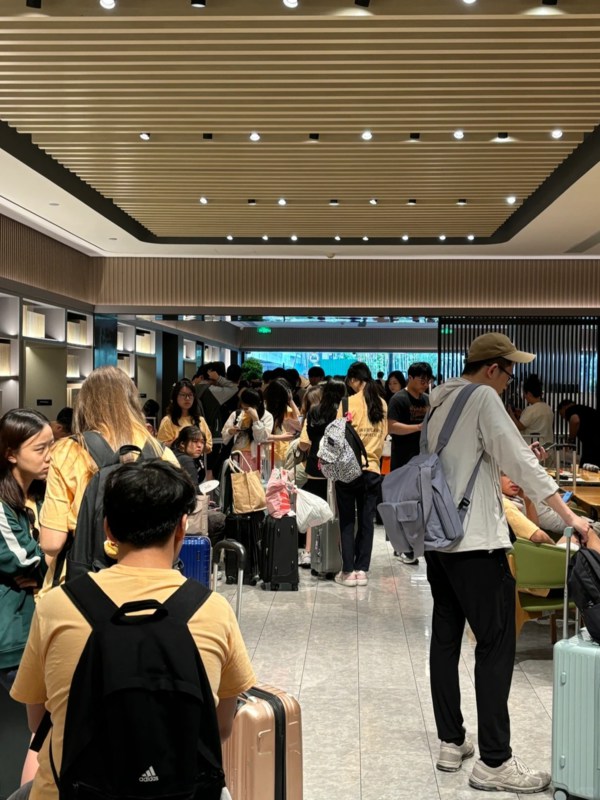 Crowds in Hotel