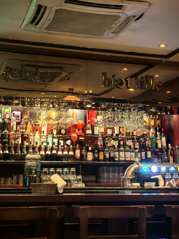 Hooley's Irish Pub
