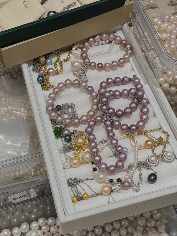Pearls at Guangzhou Liwan Plaza