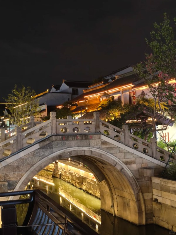 Scene of Guanqian Street