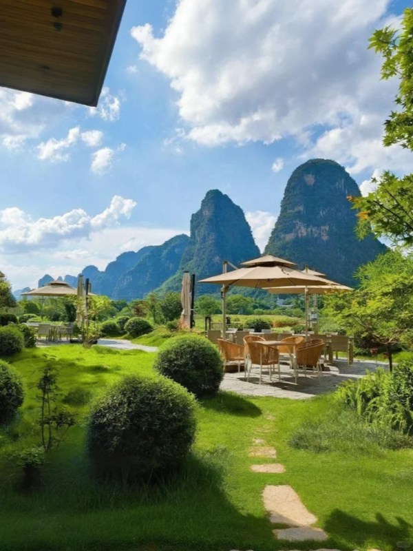 Yangshuo Mountain Retreat