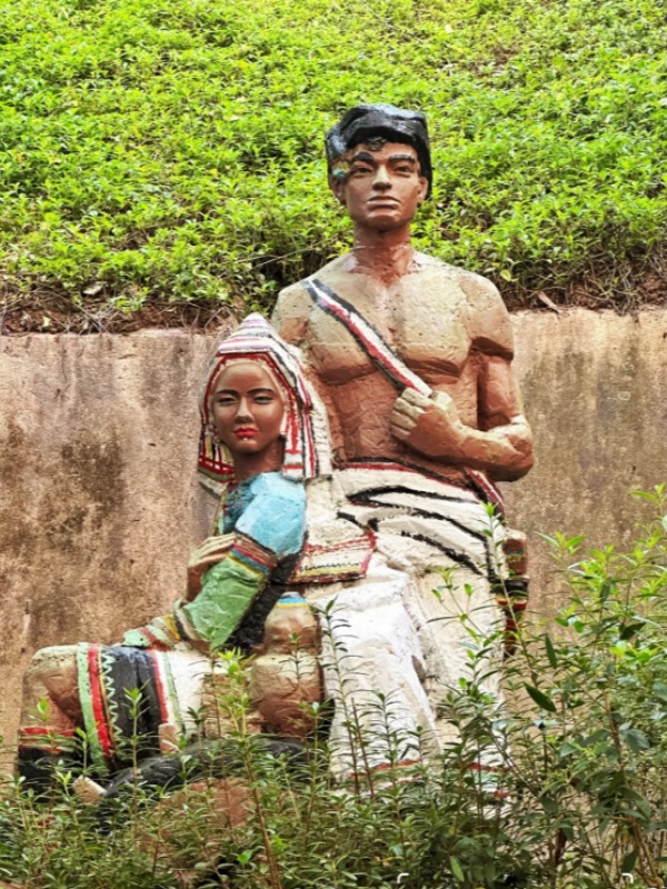 The Statue of Mahei and Maniu