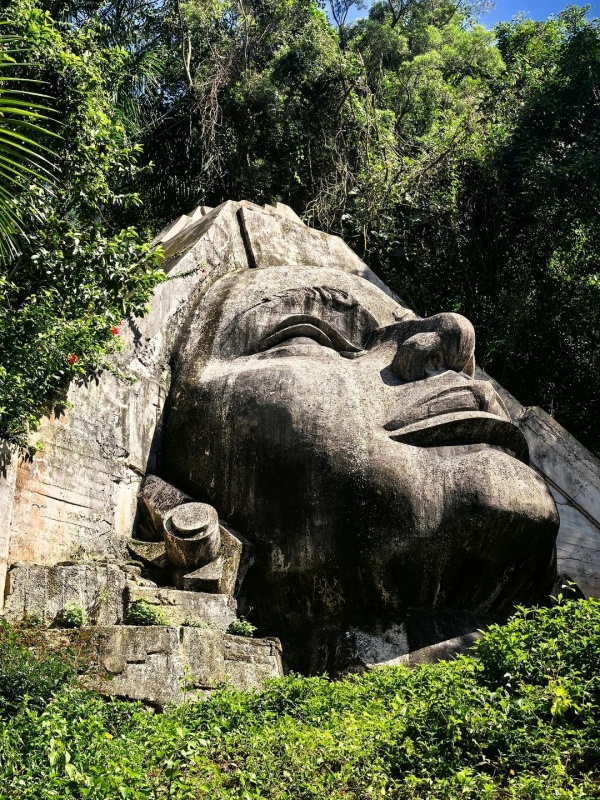 The Statue of Amo Yaobei