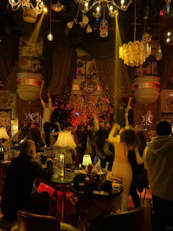 LION WALK Bar in Chengdu