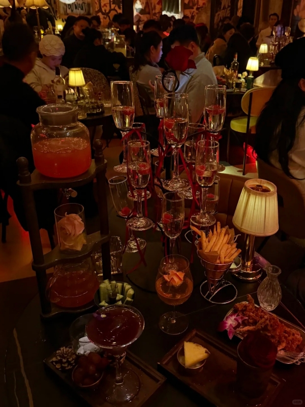 LION WALK Bar in Chengdu