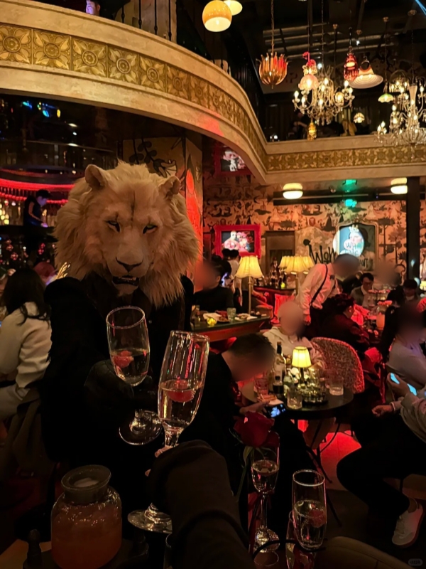 LION WALK Bar in Chengdu