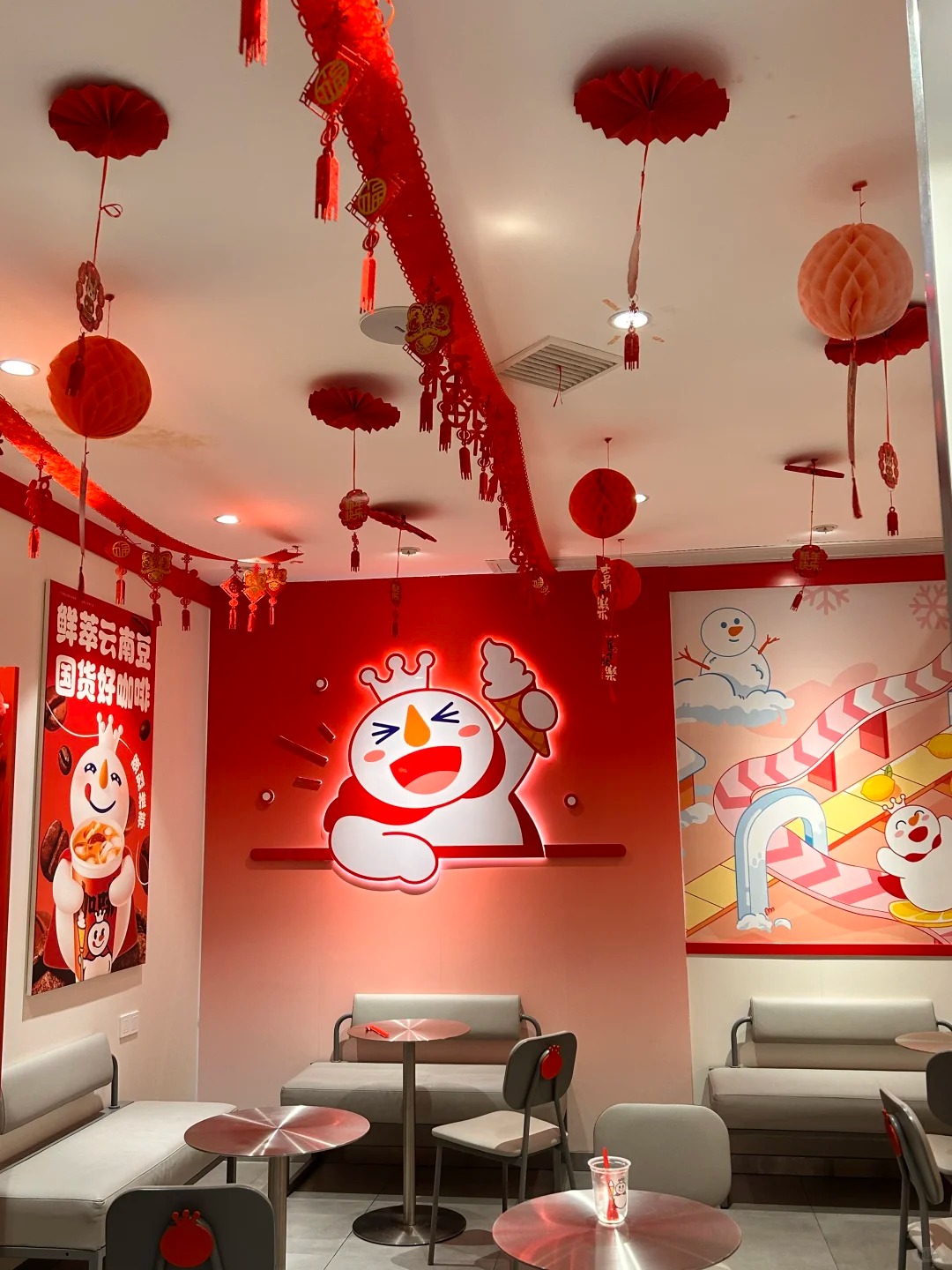 Inside of Mixue Bingcheng