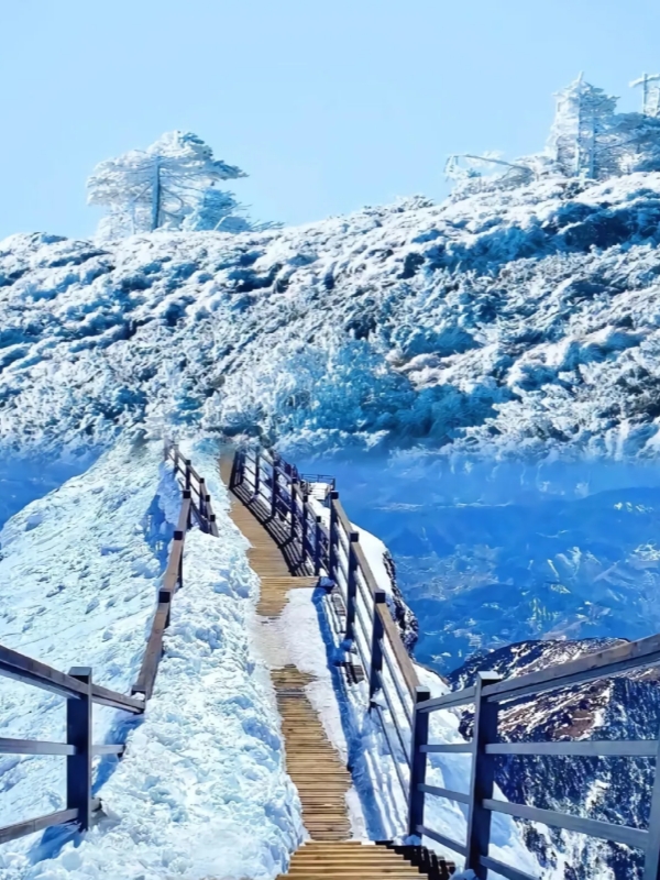 Jiaozi Snow Mountain