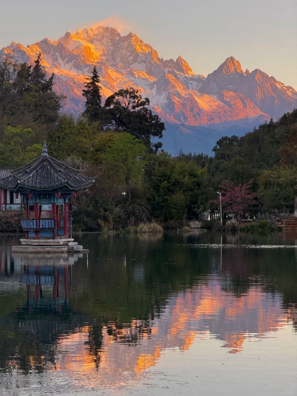Beijing Heilongtan Lake Reflection
