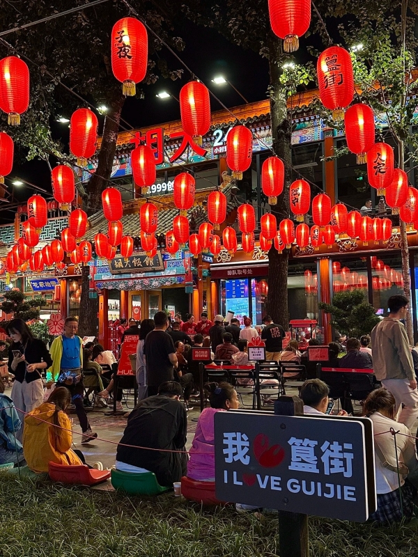 Hu Da at Guijie Night Market beijing nightlife