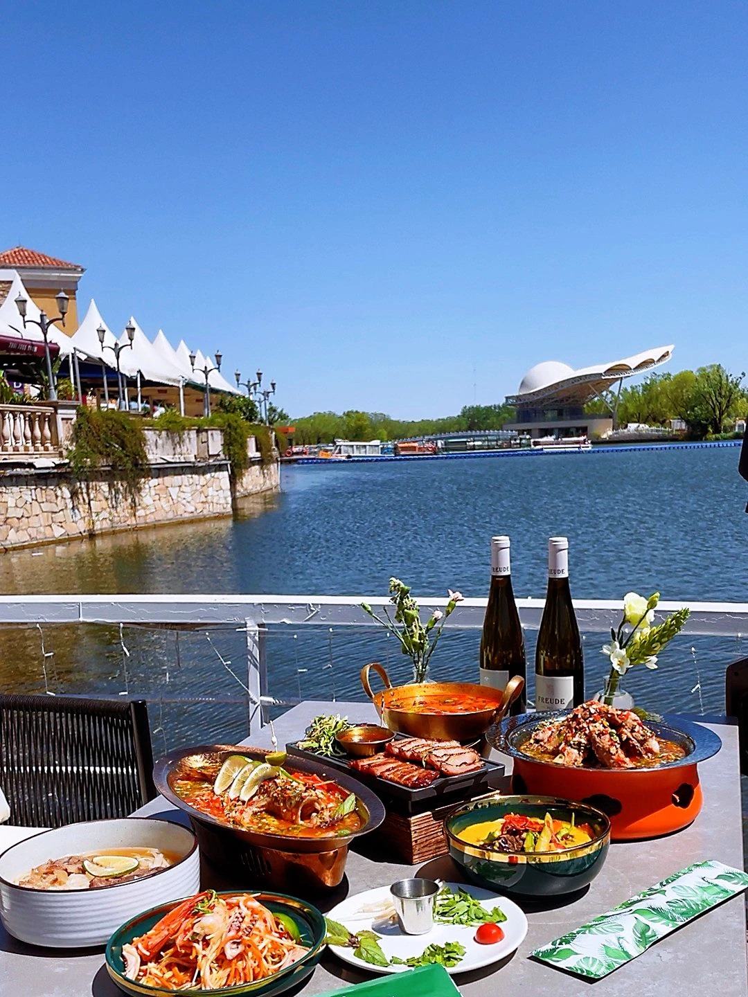 Lakeside Restaurants