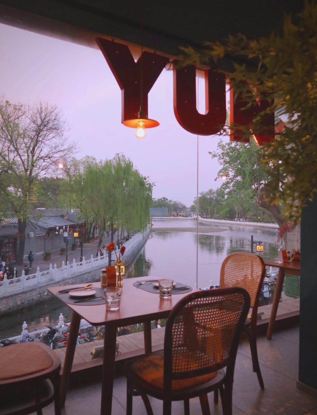 Cafés Around Houhai Lake