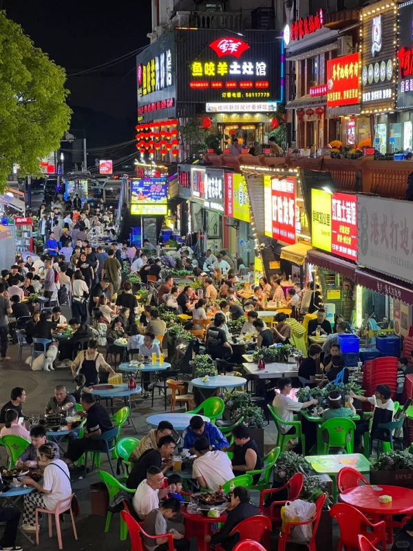 Night Market of the Chenghuang Miao