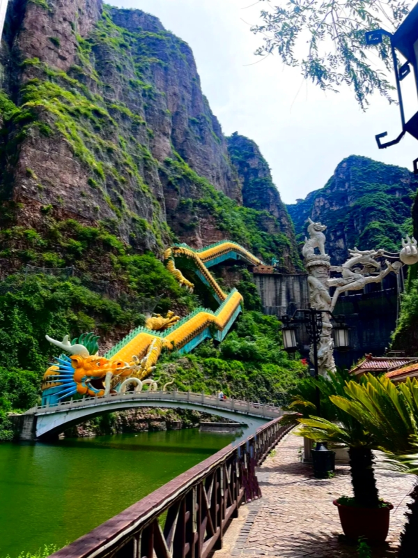 Iconic Dragon Shaped Lift at Longqing Gorge