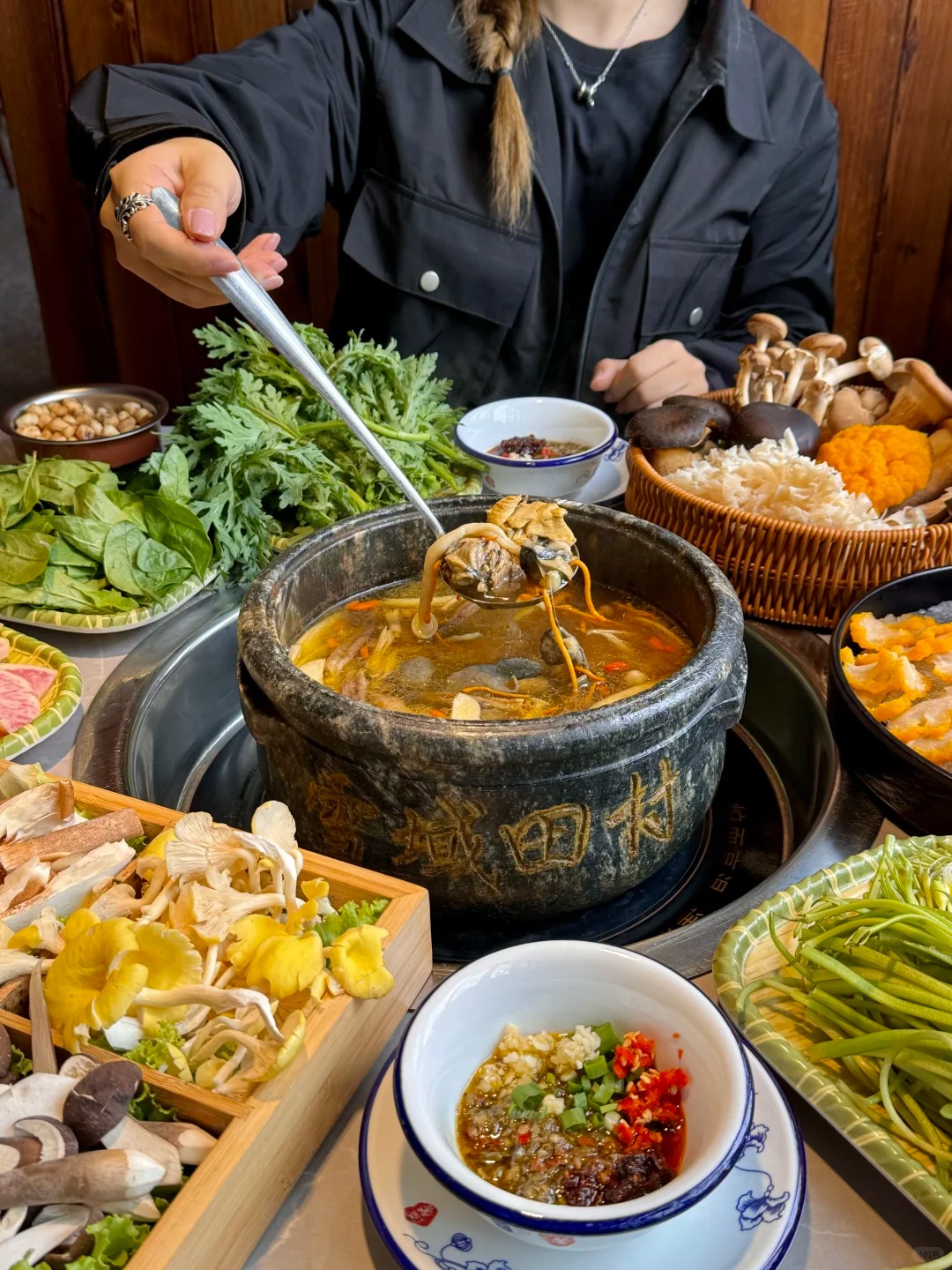 Shiguo Junwang Mushroom Hotpot