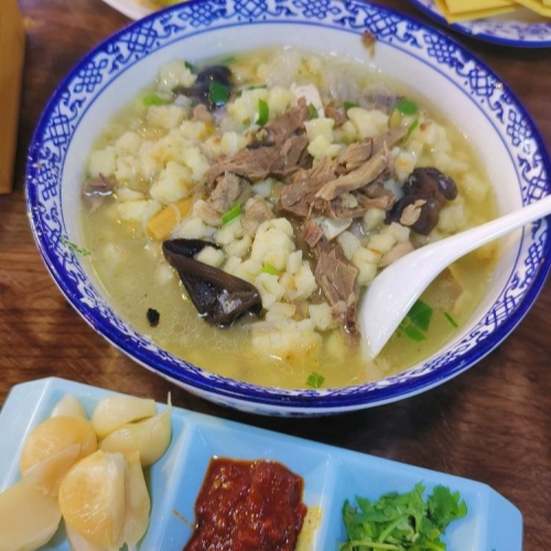 Lamb soup with bread (Yangrou Paomo)