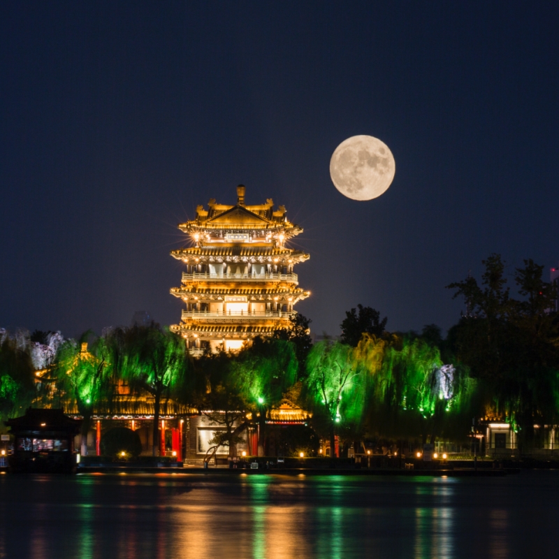 Mid-Autumn Moon Gazing at Hangzhou West Lake