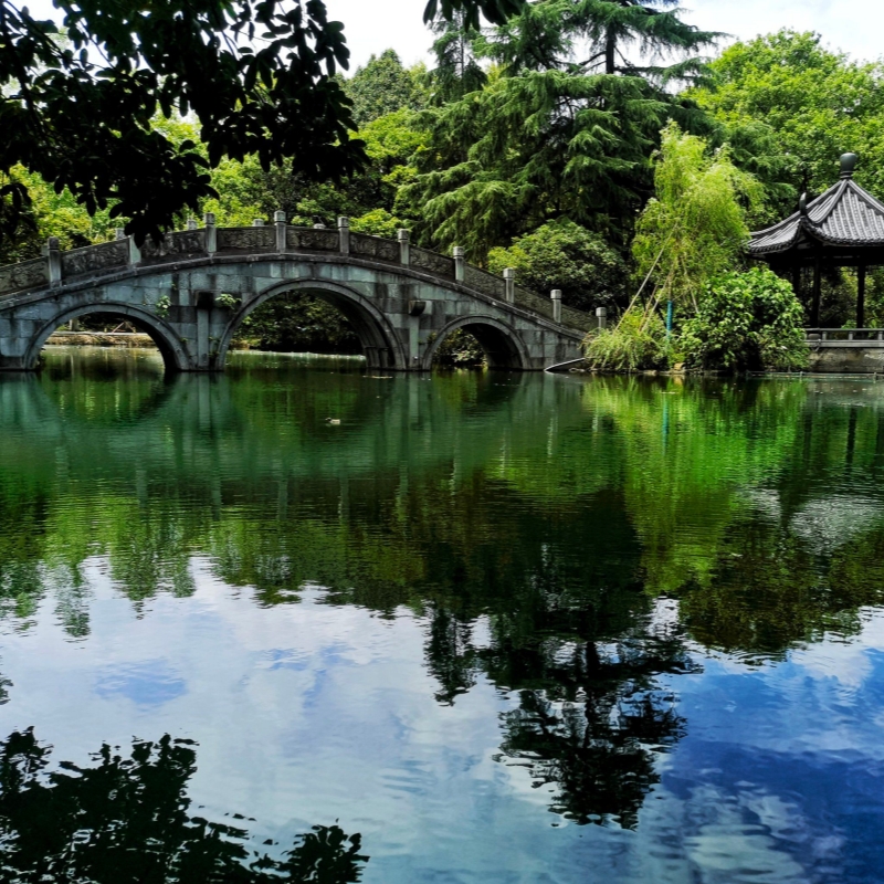 Qingming at West Lake, The Most Important Holiday in China