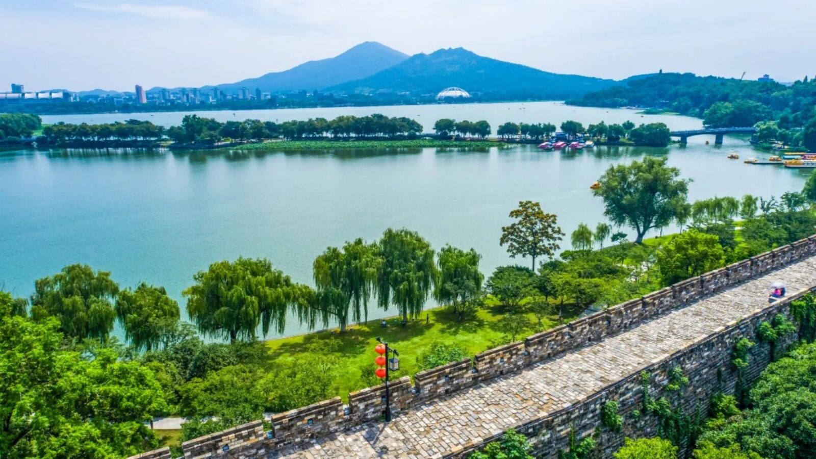 Xuanwu Lake