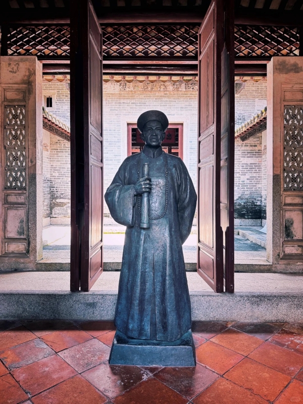 General Lai Enjue's Bronze Statue