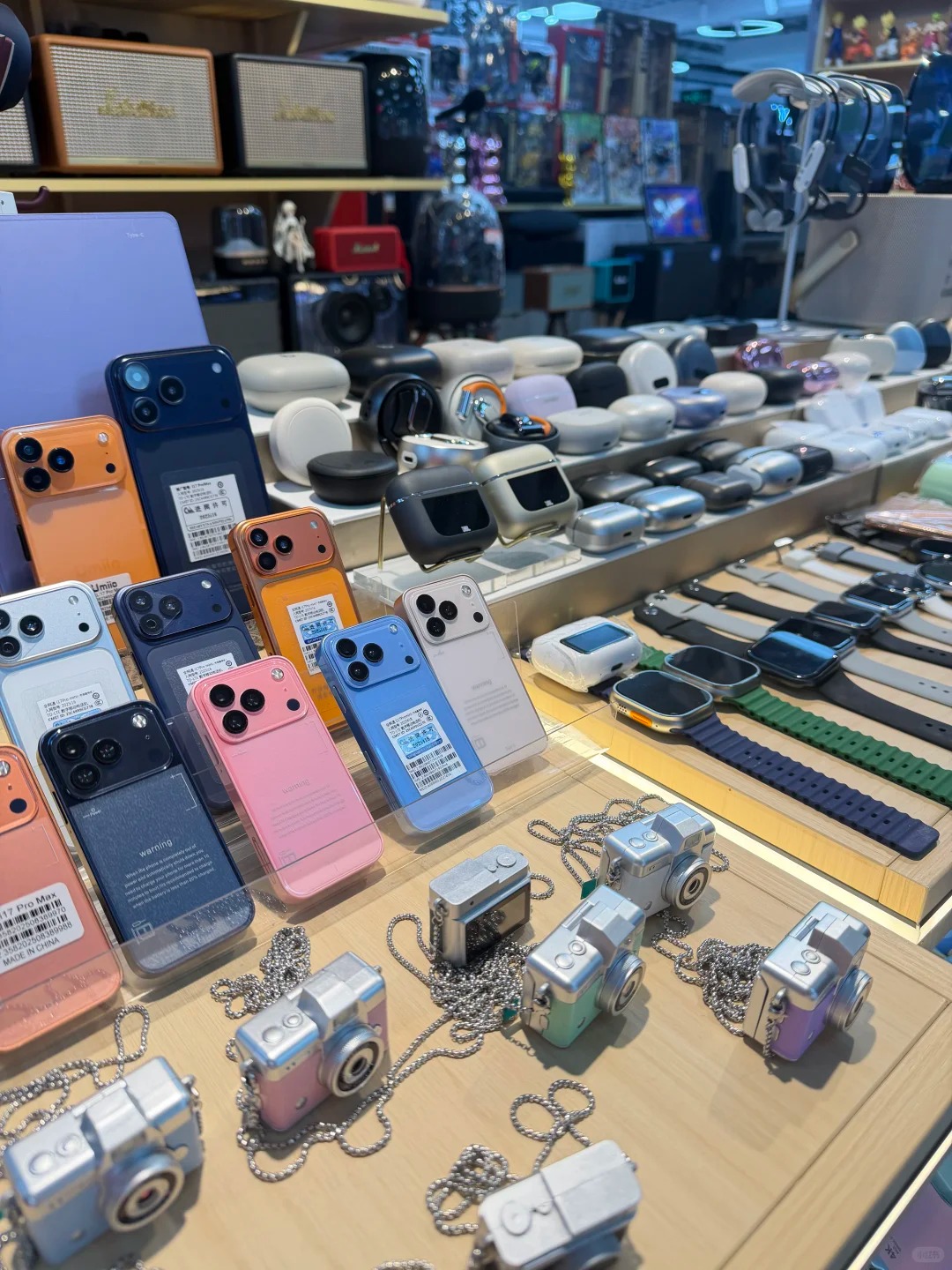 Floors 6–8:Gadgets, Phones and Accessories