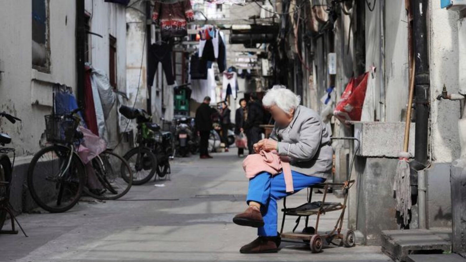 Elderly Local Residents Living in Traditional Longtang